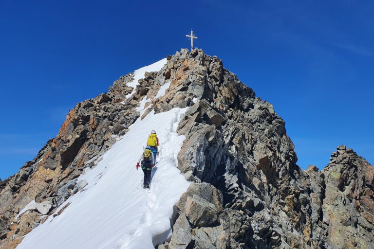 Bergsteigen und Wandern im Frühjahr, die Bergwacht rät zur Vorsicht