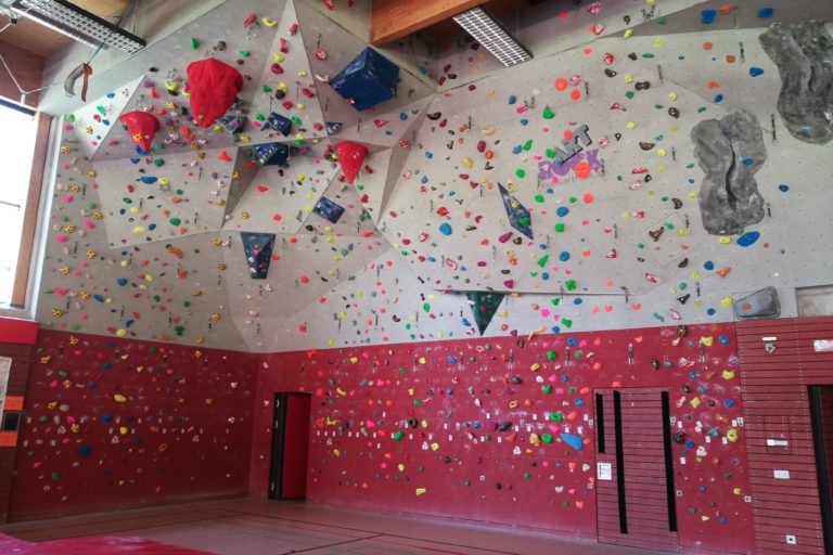 Kletterwand Karlsgymnasium gesperrt